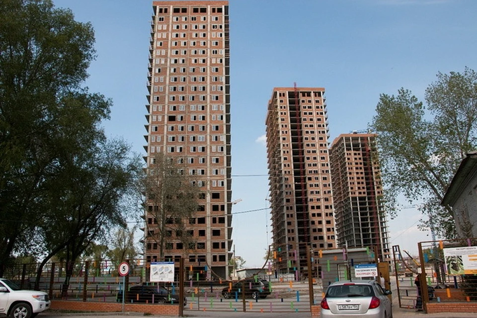 Первые три дома города-парка «Ясный берег».
