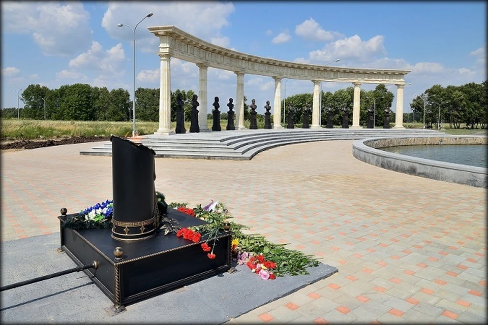 Мемориал адмиралам в Михайловске. Фото: postav.livejournal.com