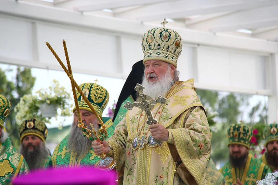 Патриарх Кирилл проведет службу в соборе Александра Невского.