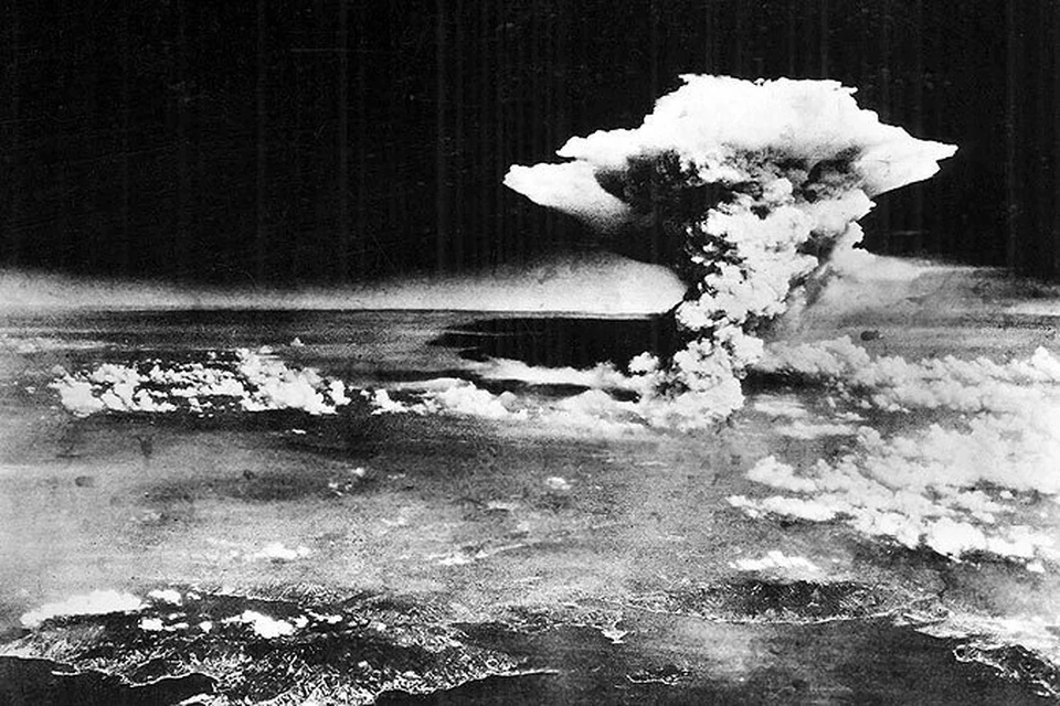 2 атомные бомбы погубили в Японии около 200 тысяч человек.