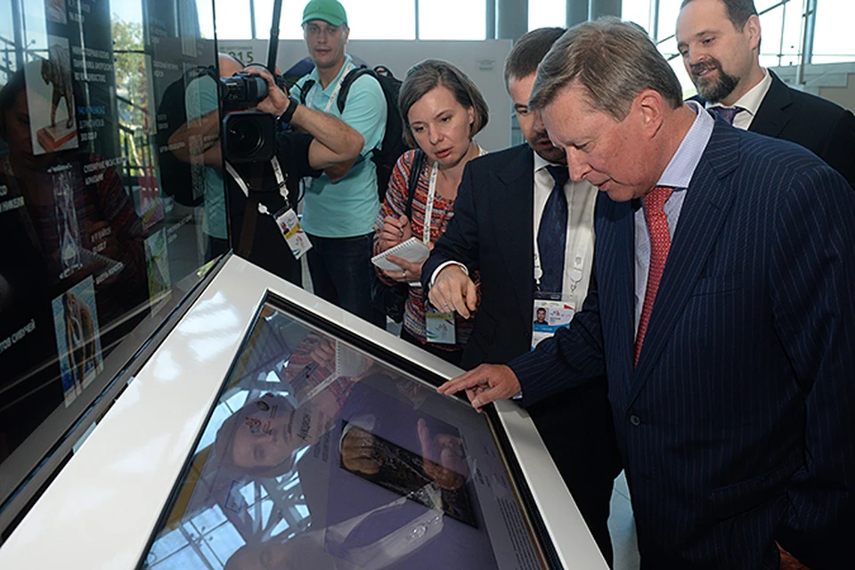 ергей Иванов, приехавший на Восточный экономический форум во Владивостоке, посетил трехмерную военно-историческую панораму