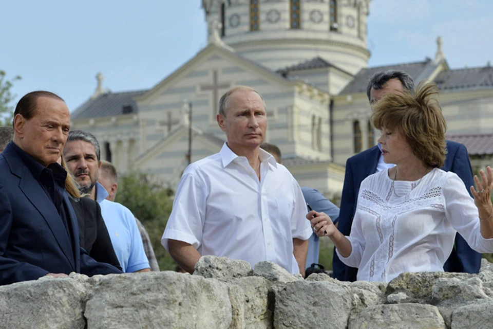 Во время экскурсии по Херсонесу журналисты спросили Путина про ситуацию на Донбассе