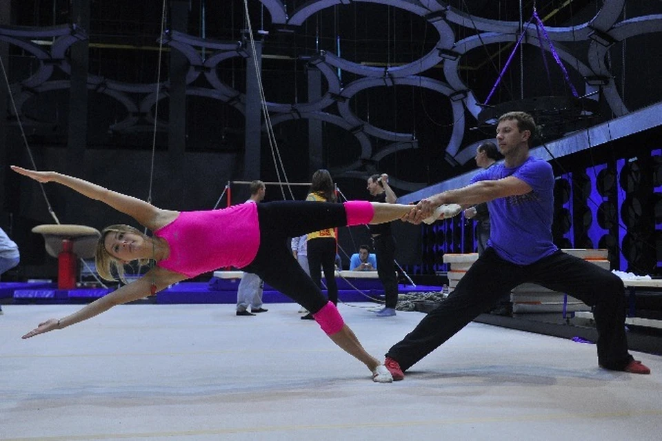 Мария Кожевникова показывает чудеса акробатики.