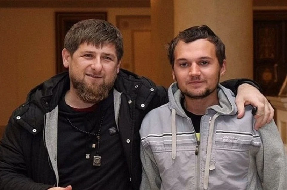 Рамзан Кадыров и освобожденный им моряк "Механика Чеботарева". Фото: Instagram главы ЧР.
