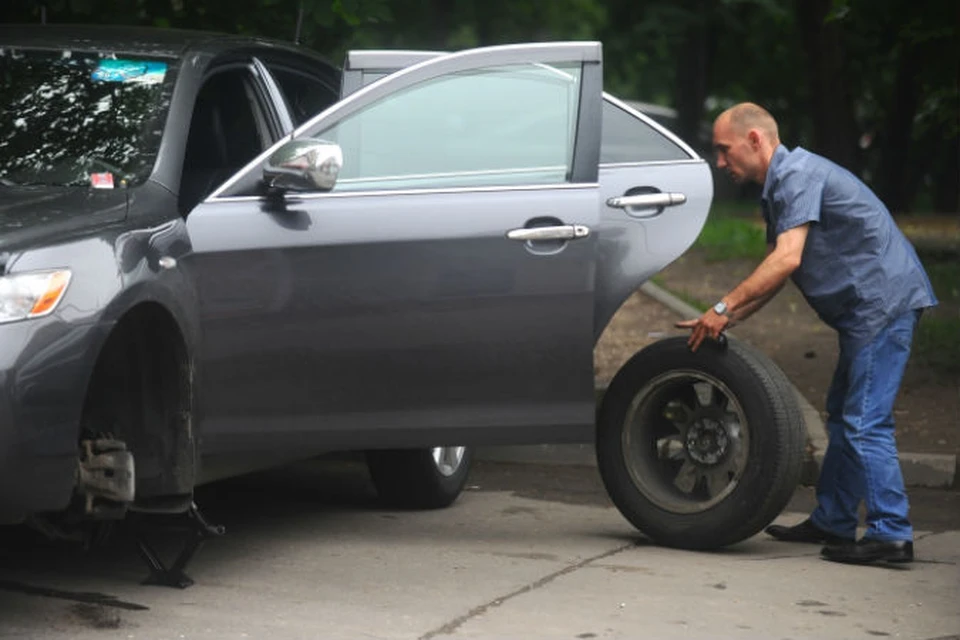 Штраф за езду зимой на летней резине 500 рублей.