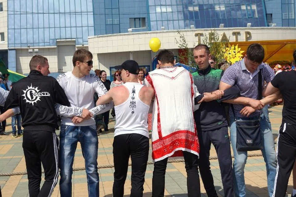Михаил Делягин поддержал протестную акцию "Совести" в Сургуте. Фото: соцсеть ВКонтакте, страница "Совесть против беспредела"