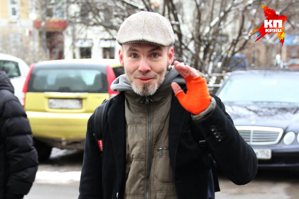 Художник Иван Лунгин в Нижнем Новгороде почтил память погибших в терактах в Париже.