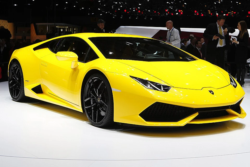 Автомобиль Lamborghini Huracan.