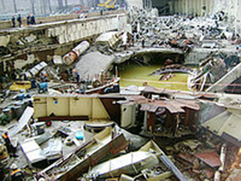Саяно шушенская гэс последствия. Саяно-Шушенская ГЭС авария. Саяно-Шушенская ГЭС авария 2009. Саяно-Шушенская ГЭС машинный зал авария. Катастрофа на Саяно-Шушенской ГЭС.