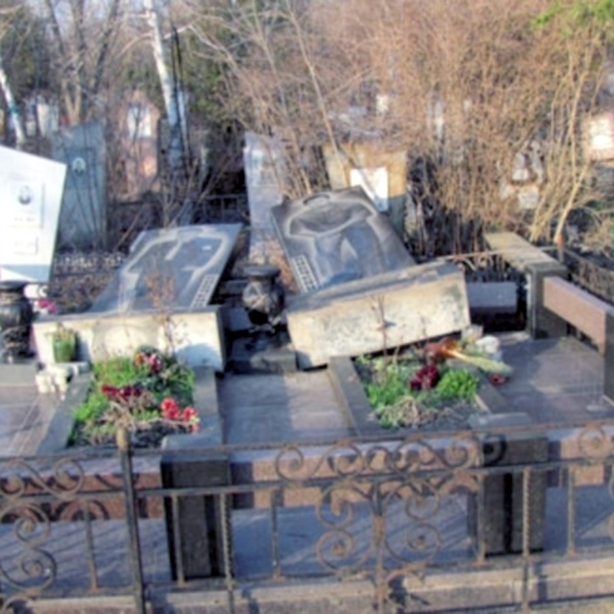 фото ростовского кладбища
