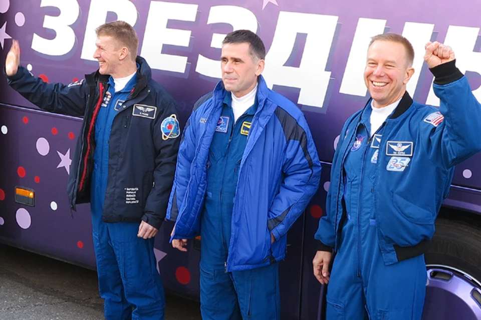 В декабре на МКС с Байконура отправились астронавт ESA Тимоти Пик, космонавт Роскосмоса Юрий Маленченко, астронавт NASA Тимоти Копра (слева направо)