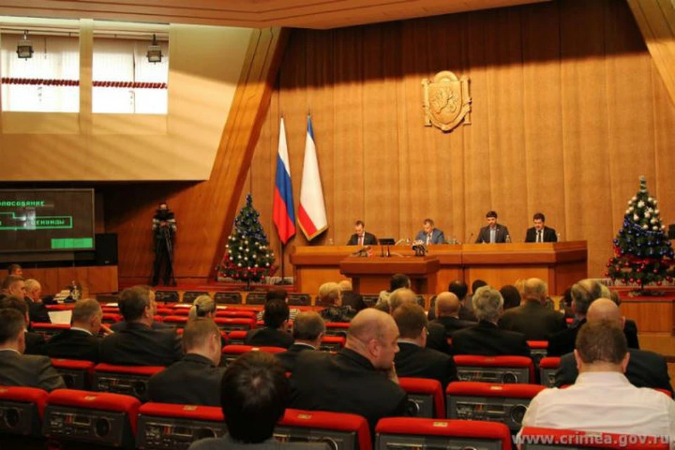 Аксенов назвал отсутствовавших депутатов дезертирами. Фото: пресс-служба Госсовета.