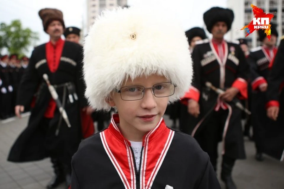 Бравых хлопцев воспитывают со школы