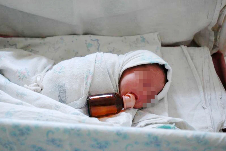 Сразу после рождения малютку укутали в полотенца и простынки. Фото: соцсети