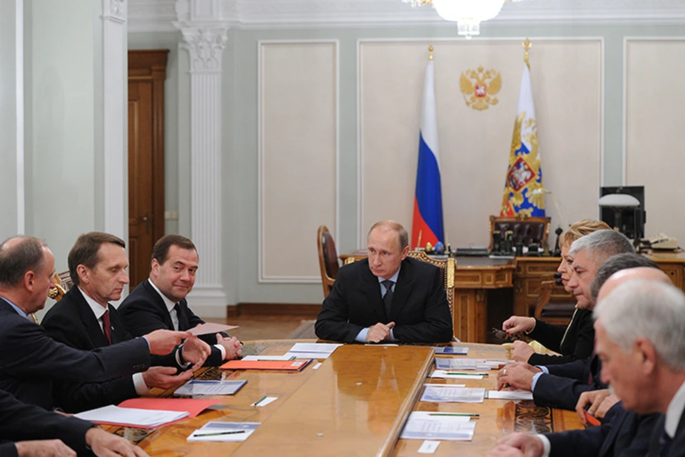 Владимир Путин на совещании с постоянными членами Совета Безопасности обсудил нападения на российские дипмиссии на Украине. Фото: Михаил Климентьев/ТАСС