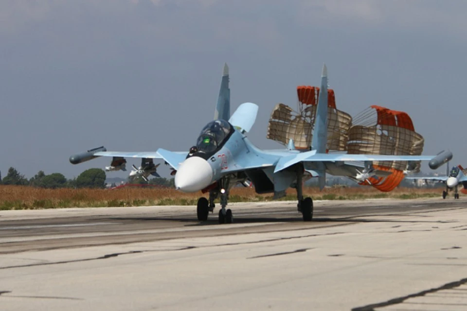 Российские самолеты группами покидают авиабазу Хмеймим.