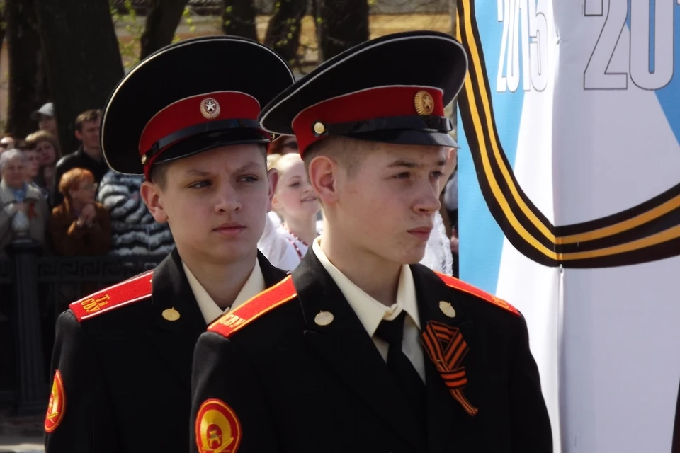 Носи ленту правильно, как тверские суворовцы
