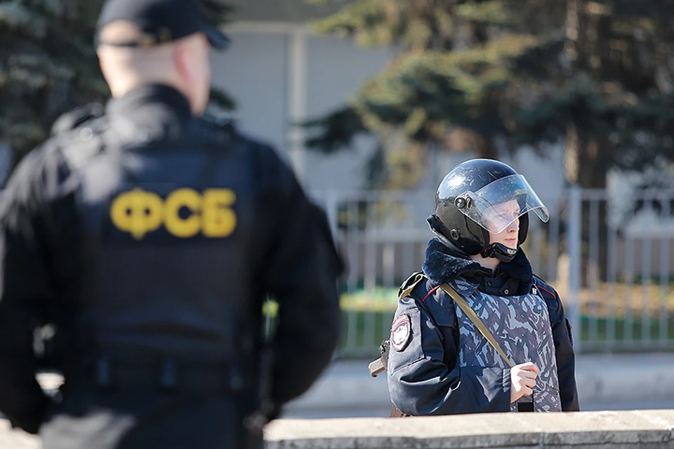 Сотрудники ФСБ задержали в Москве группу, готовившую теракты во время майских праздников. Фото: Виталий Невар/ТАСС