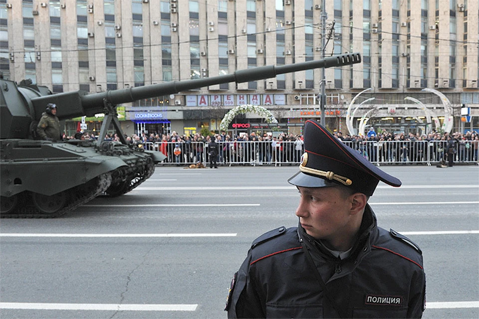 В 16.00 из-за репетиции парада ограничат движение в центре Москвы.