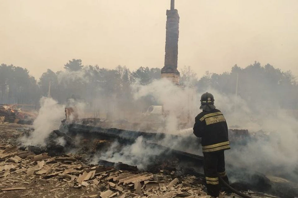 В амурском селе Заречная Свобода сгорело не меньше 10 жилых домов. Фото: amurobl.ru