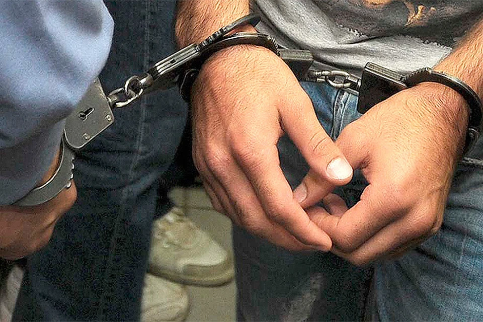 Оперативники вышли на след 40-летнего беглого бандита, когда он решил вернуться в Москву и арендовал очередную квартиру.