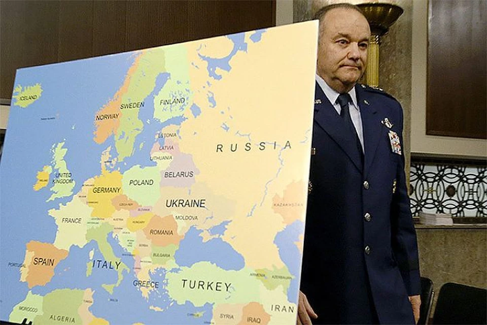 Уже бывший командующий силами НАТО в Европе генерал Филипп Бридлав шесть недель назад заявил, что Россия «поднимает ставки на Украине» и стягивает войска к границе.