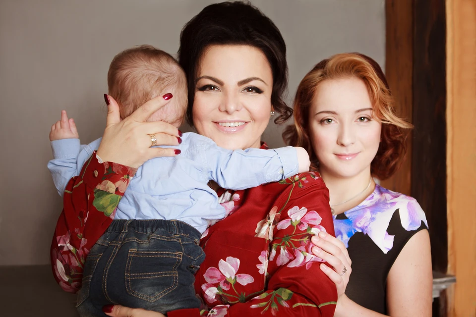 Елена Николаева с дочерью Настей и сыном Левушкой. Фото: из семейного архива