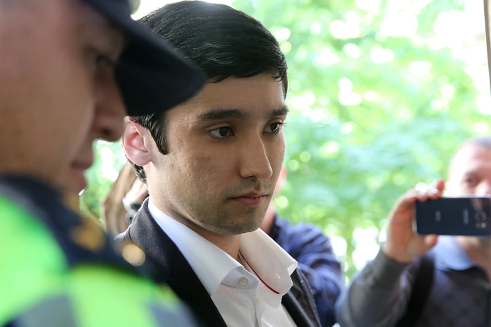 Руслан Шамсуаров скрывался после гонок от полиции, но в субботу был задержан и доставлен в суд Фото: Михаил Почуев/ТАСС