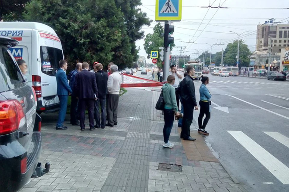 Утечку электричества эксперты искали несколько суток подряд. Место ЧП охранялось казаками.