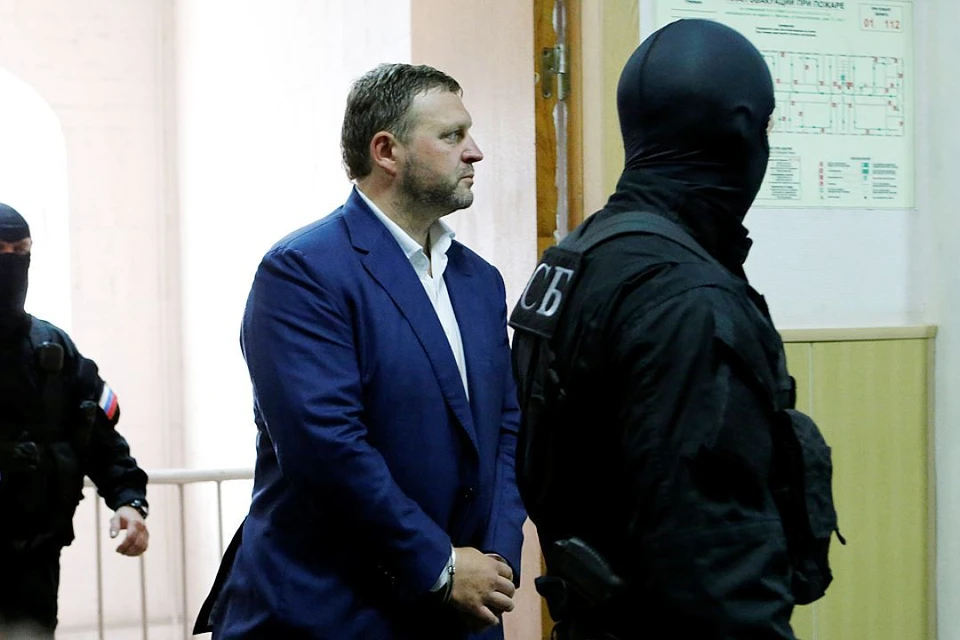 В Басманном суде Москвы губернатора приговорили к двум месяцам лишения свободы.
