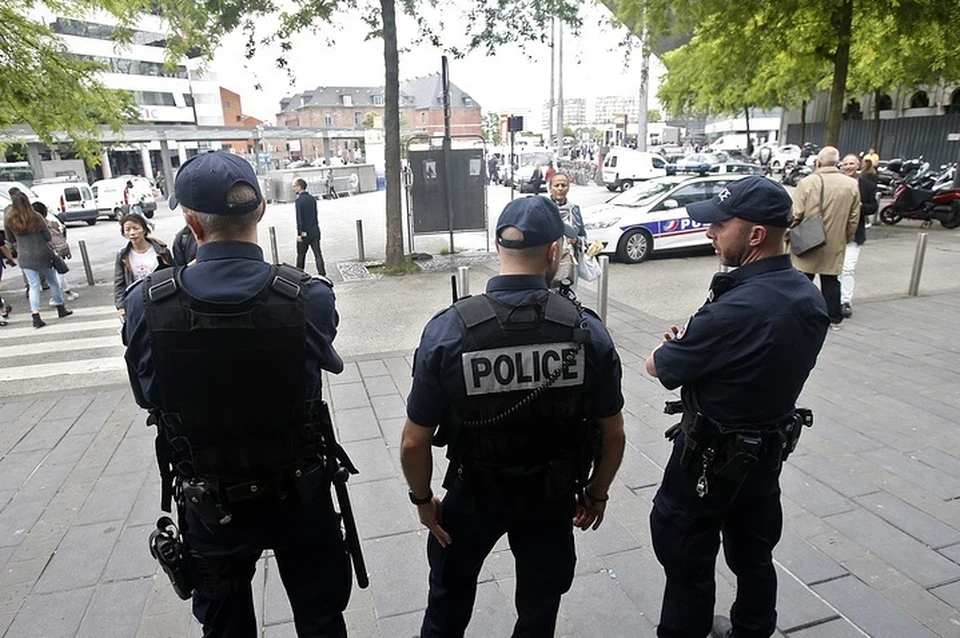 Усиленные патрули французской полиции во время Чемпионата Европы по футболу.
