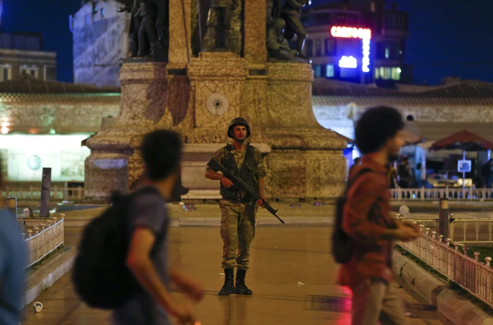 Турецкий премьер-министр Бинали Йылдырым заявил о попытке военного переворота в стране.