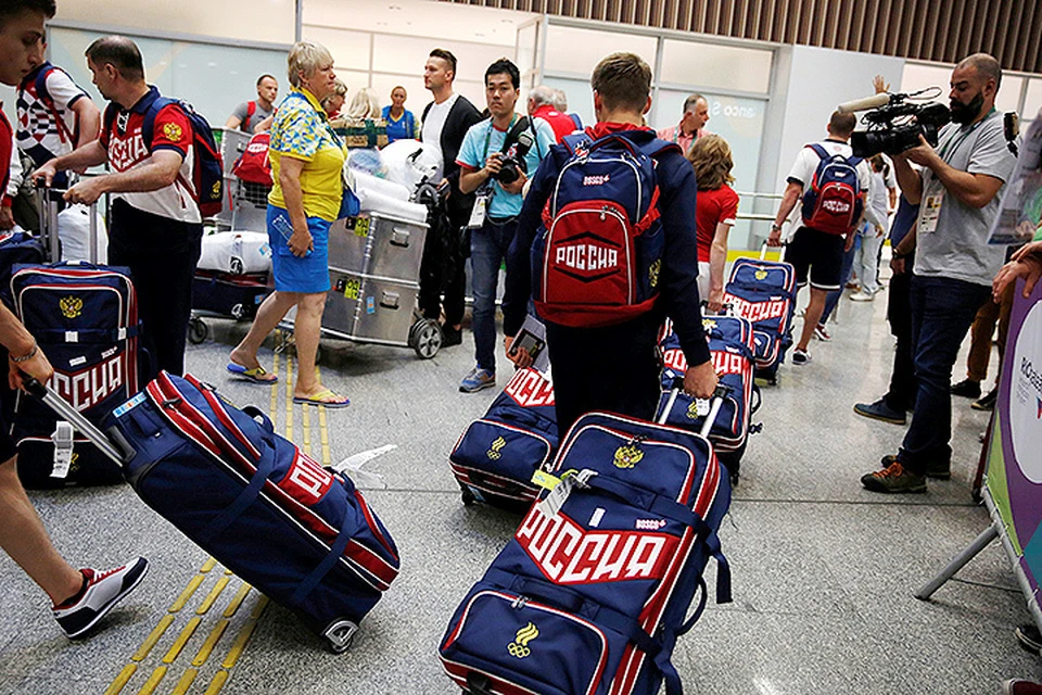 Первые российские олимпийцы прибыли в Рио.