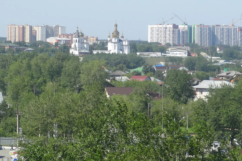 В День города цены на услуги такси в Тюмени вырастут, особенно дорого будет уехать домой после ночного фейерверка, полагают горожане. И они правы - повышение цен возможно.