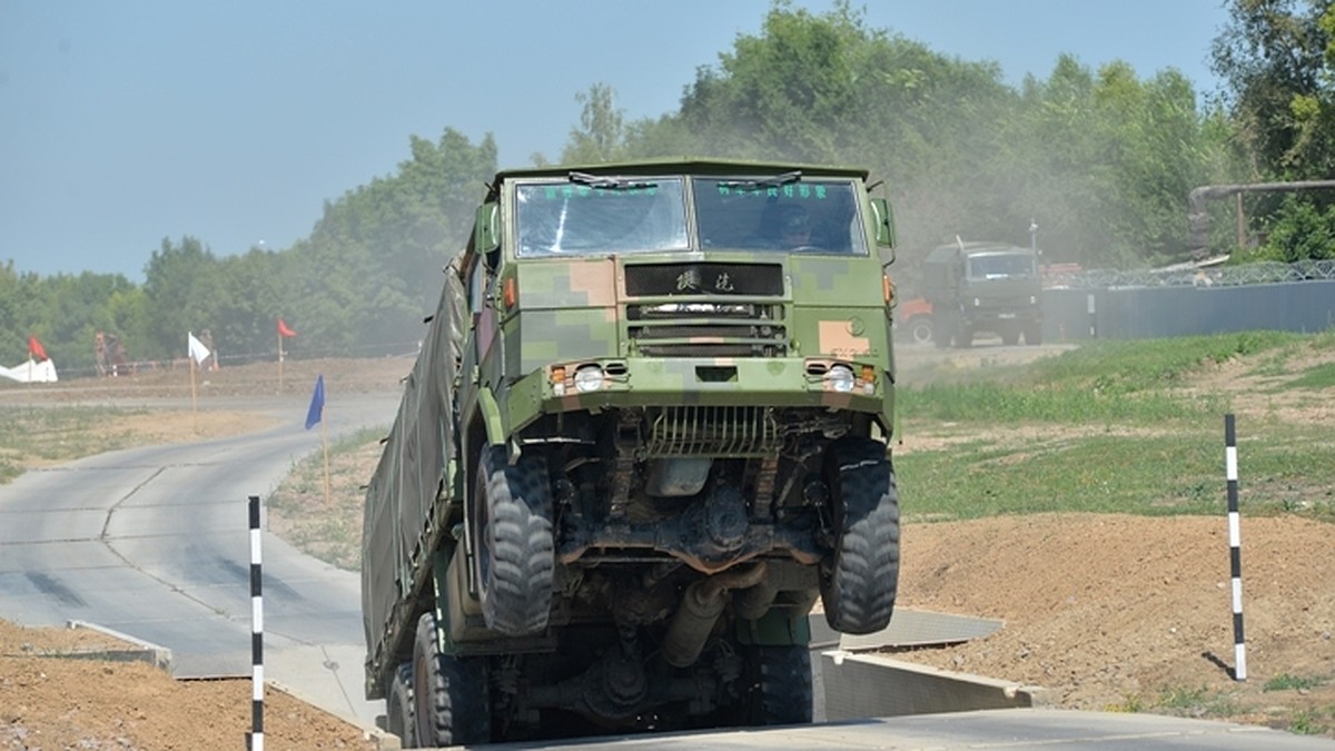 В Воронежской области военные из Венесуэлы, Китая, Казахстана и России  борются за звание лучшего автомобилиста - KP.RU