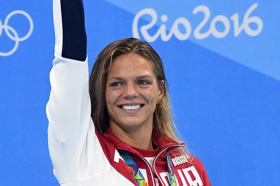 Юлия Ефимова на пьедестале олимпийского Рио.