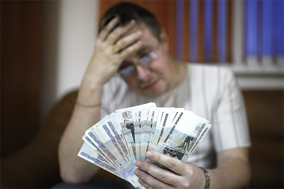 Росстат зафиксировал падение реальных доходов населения России.
