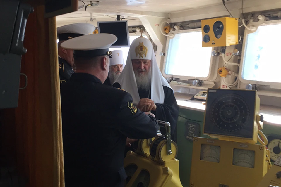 Патриарх побывал на тяжелом атомном ракетном крейсере третьего поколения "Петр Великий"