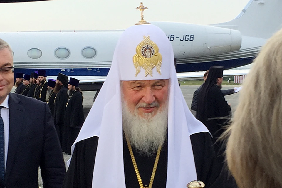 Прилетев на остров в День солидарности борьбы с терроризмом, когда страна вспоминает жертв Беслана, предстоятель РПЦ назвал корень этого мирового зла