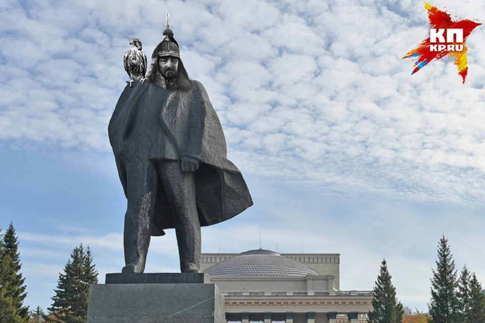 Мэрию Новосибирска попросили заменить Ленина на хана Кучума.