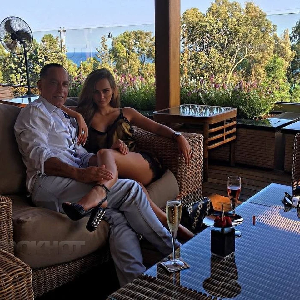 Жыныс мүшесі дәретханадағы тесік арқылы онлайн