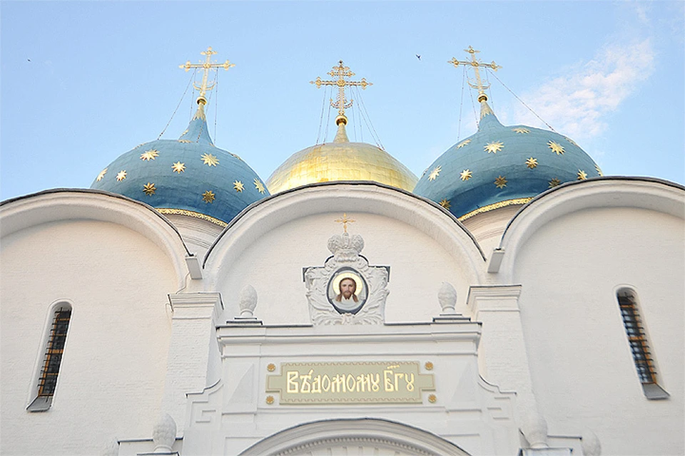 Фрагмент Успенского собора в Свято-Троицкой Сергиевой Лавре.