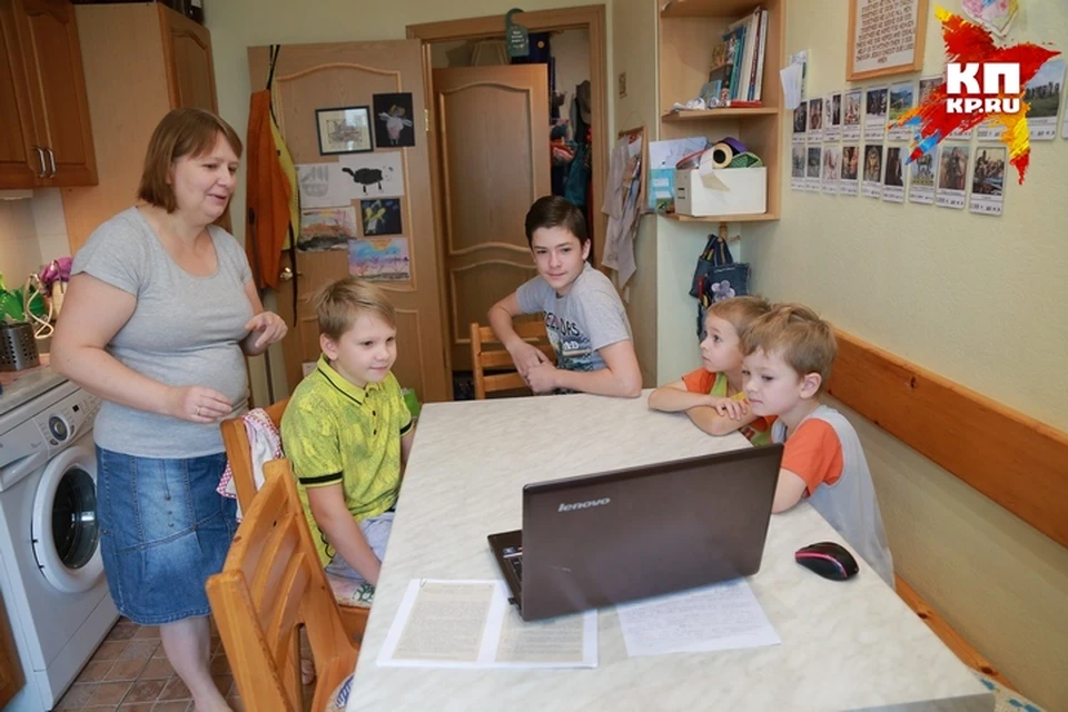 Учатся дома: все больше красноярских родителей забирают детей из школы «по идейным соображениям»
