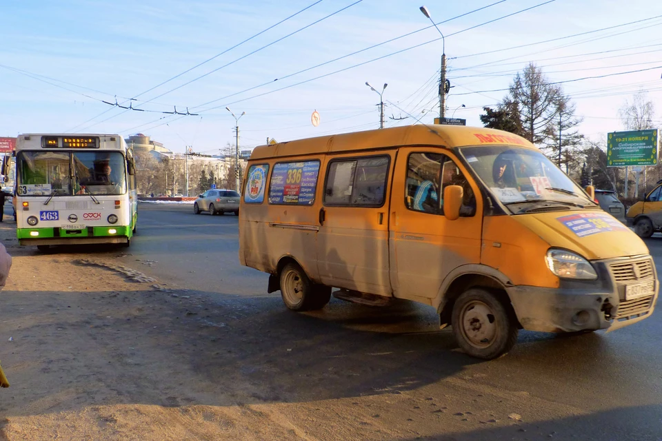 22 автобус омск. Маршрутка 225. Маршрутки Омск 2003 год. 225 Маршрутка Омск маршрут. Маршрут 500 маршрутки Омск.