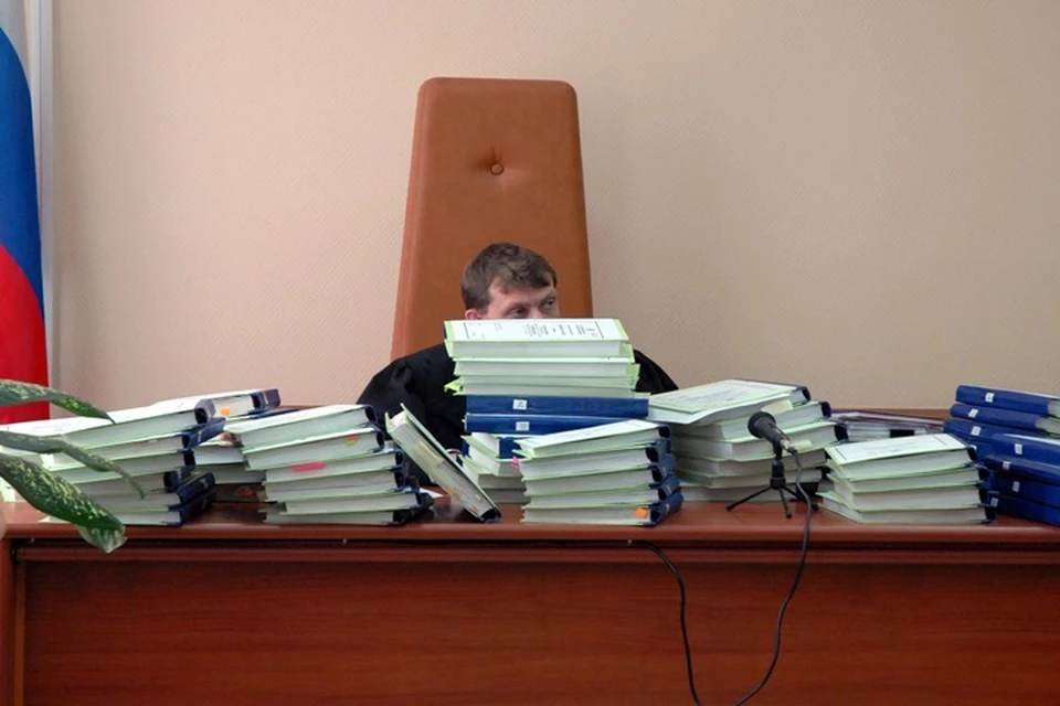 На рассмотрение каждого из которых уходит около пяти минут