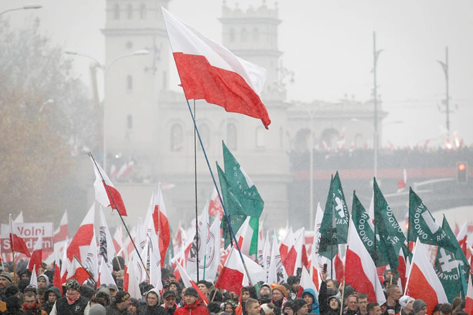 Накануне в Варшаве на митинг, приуроченный ко Дню независимости Польши, пришли 100 тысяч человек