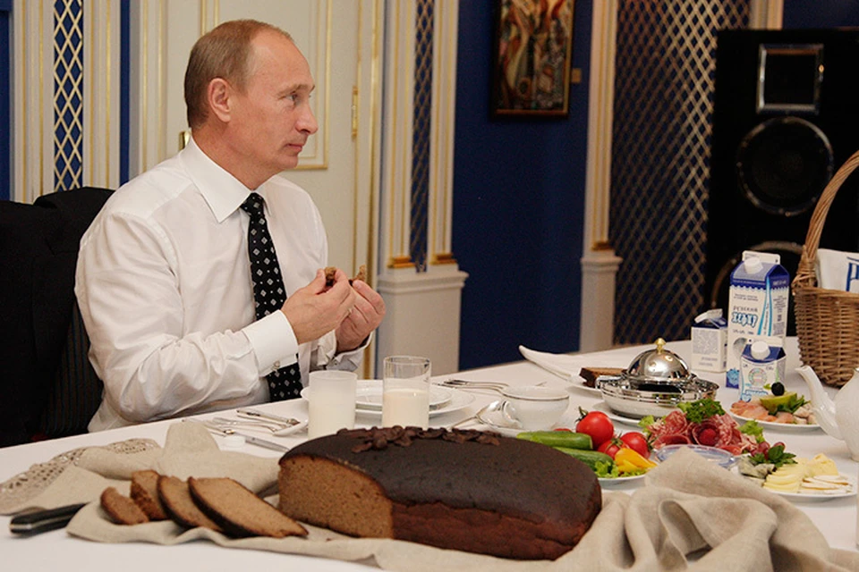 Владимир Владимирович не тратит много времени на обед. Фото ТАСС/ Дмитрий Астахов