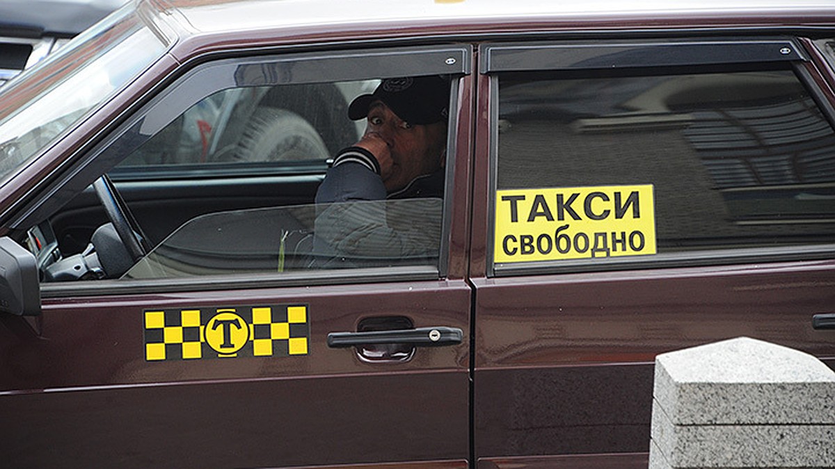 В Москве таксист покалечил двухлетнего мальчика, вышвырнув его с мамой из  машины - KP.RU