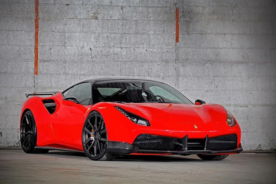 В модели 488 мощность - 670 л. с. По "лошадке" на каждые 2 кг веса. Разгон до 100 км/час - за 3 сек.