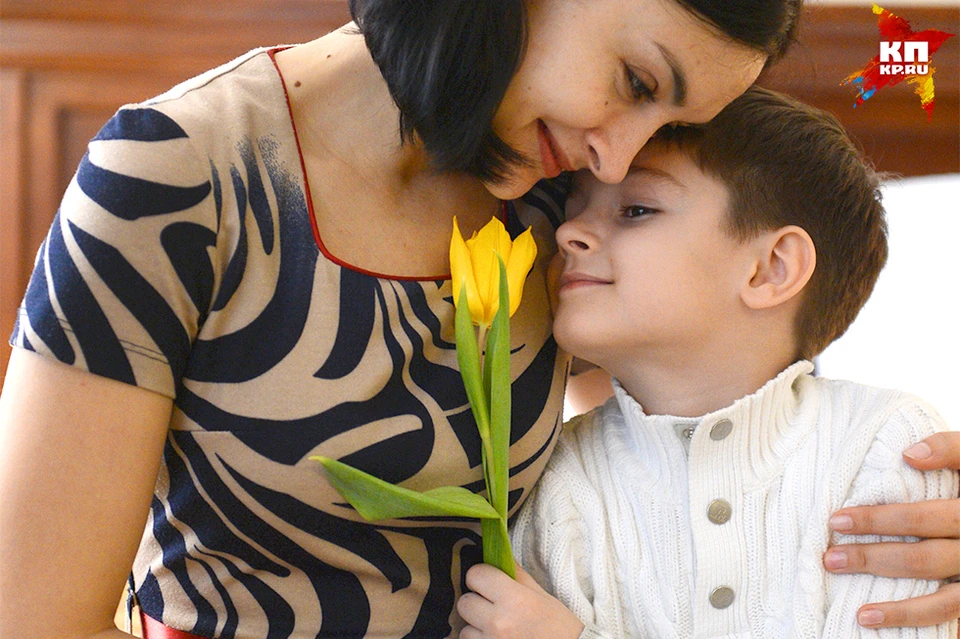 Предлагаем всем детям поздравить своих самых милых, нежных, добрых и любящих мам с предстоящим весенним праздником.